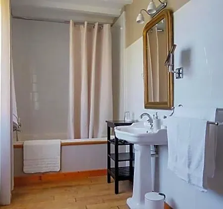 La Source Bed and Breakfast 4*
