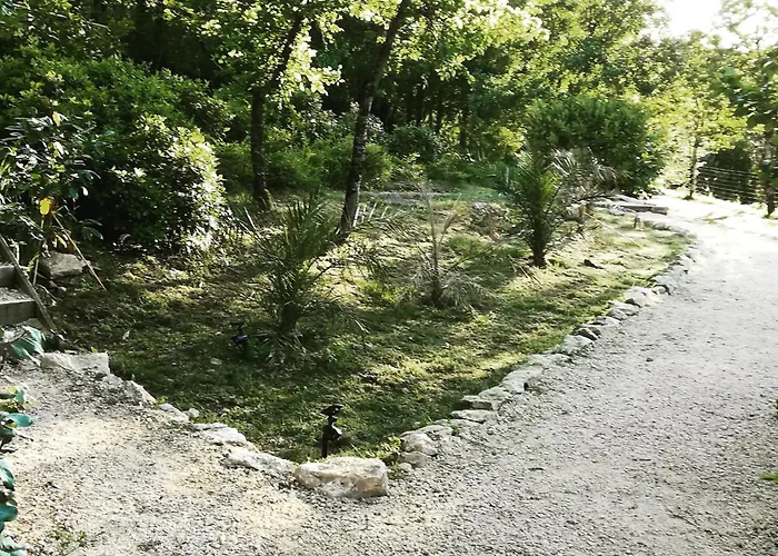 Alojamento de Acomodação e Pequeno-almoço La Source 4*