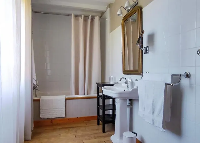 La Source Alojamento de Acomodação e Pequeno-almoço Saint-Cybranet